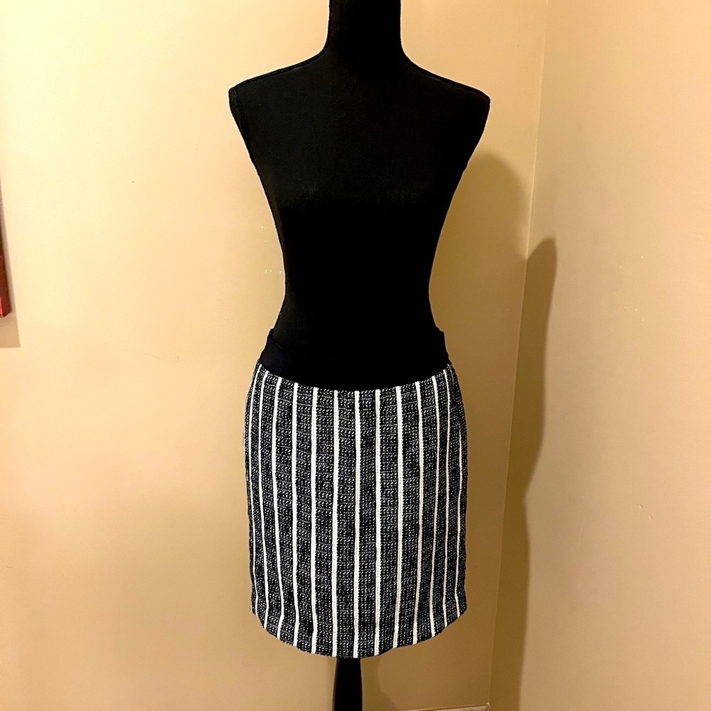 Ann Taylor Woven Black & White Vertical Stripes Pencil Skirt, size 8